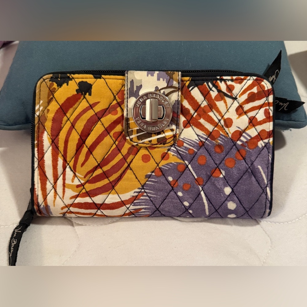 VERA BRADLEY TURNLOCK WALLET Painted Feathers NWOT